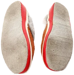 Warme Mokassins Hausschuhe Gr. 23 – Echtfell gefüttert, Handarbeit, Blumenstickerei - Bild 3