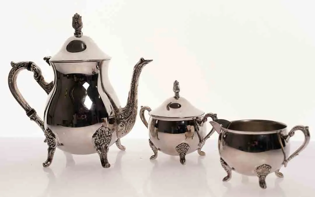 Versilbertes Tee-/Kaffeeservice – 3-teilig – Kanne, Zuckerdose & Milchkanne – barock inspiriert – Bild 2
