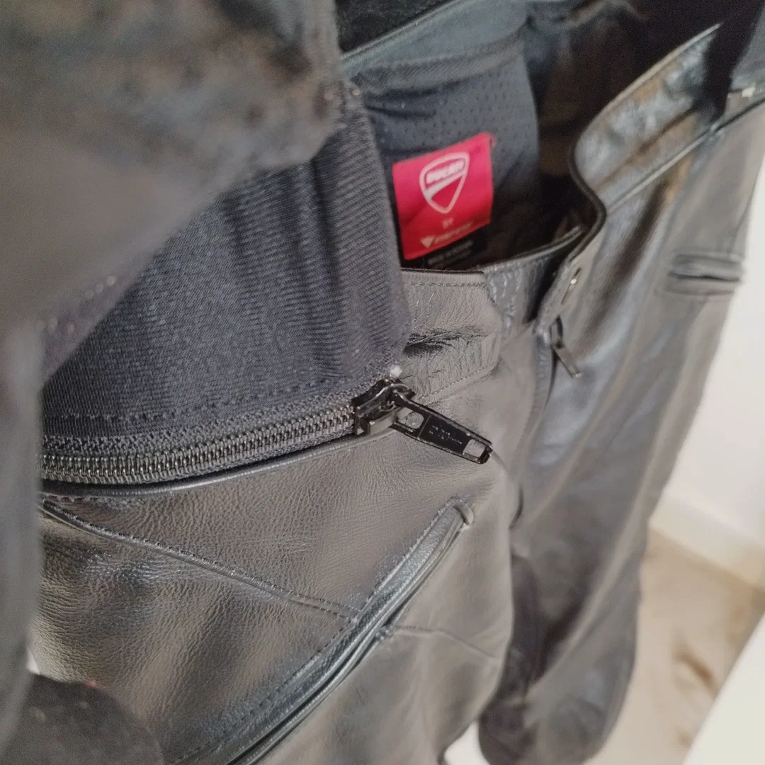 Motorradkombi Leder Ducati / Alpinestars | Erprobter Begleiter – Bild 4