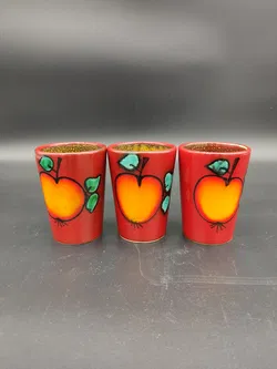 3 Becher & 1 Krug von Gmundner Porzellan mit Apfelmotiv - Bild 6