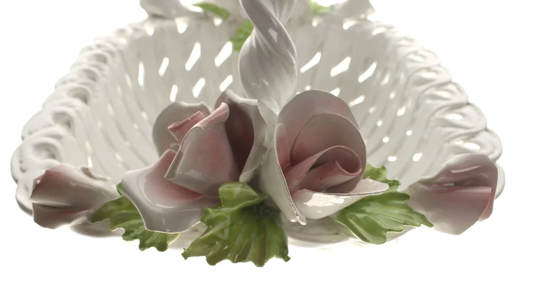 Porzellan Blumenkorb mit Rosen | Handarbeit | Made in Italy | ca. 30 x 27 cm – Bild 2