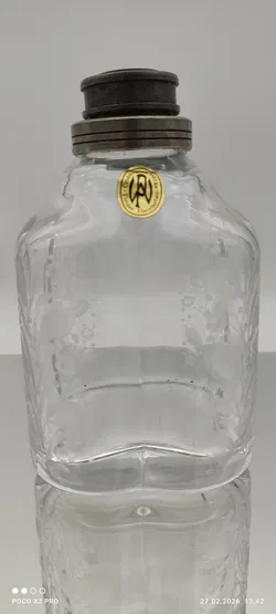 Handgefertigte Glasflasche aus Tiroler Kristallglas mit geschiffenen Blumenmotiven - Bild 1