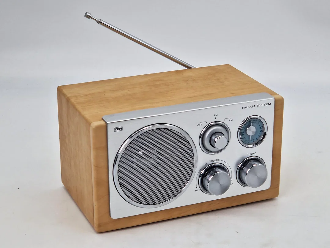 TCM Retro Tischradio / FM-AM Radio (Modell 218079) - Braun / Silber - Bild 1
