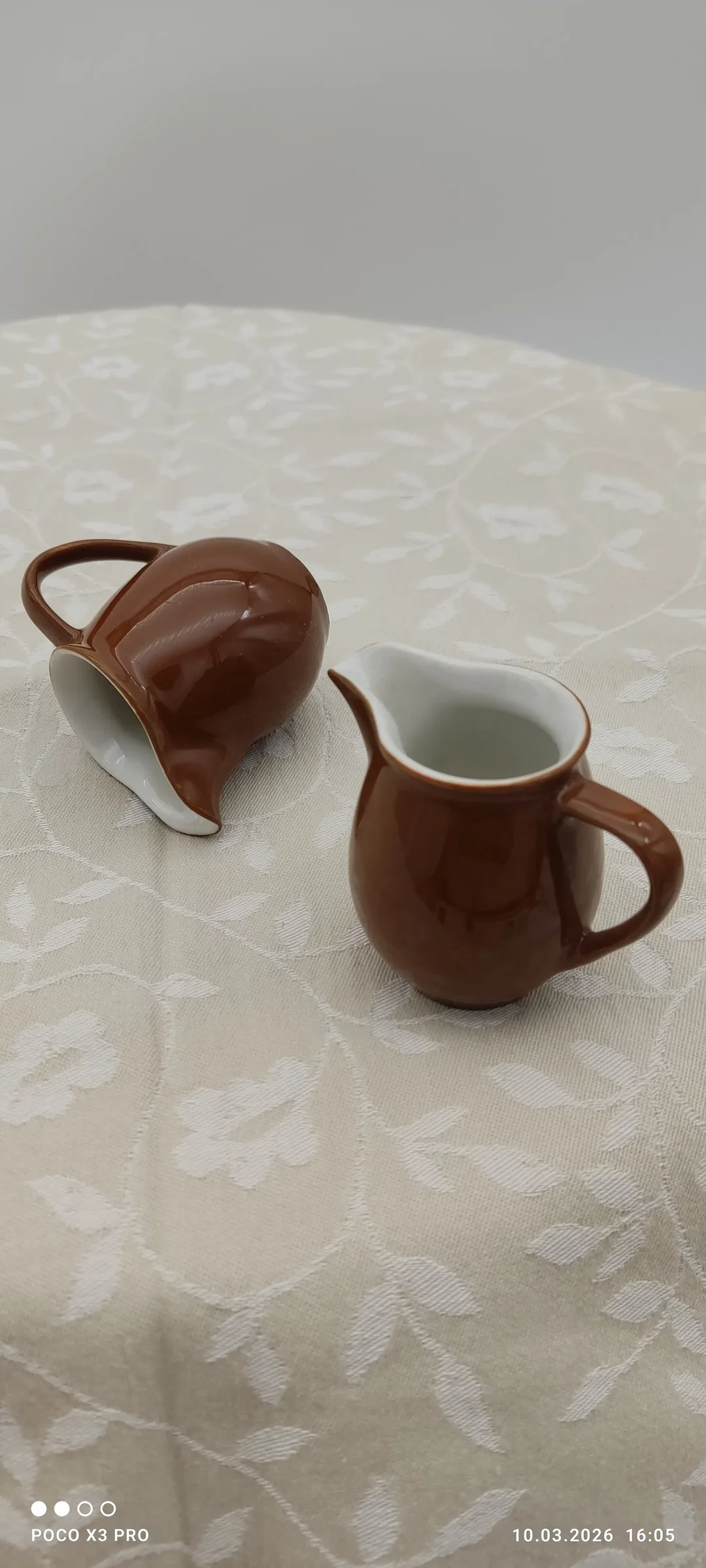 Sahnekännchen Lilien Porzellan Braun | Vintage-Schatz – Bild 1