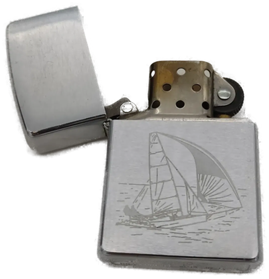Zippo Feuerzeug Segelboot Gravur Chrom – Original Zippo 2007 USA - Bild 1