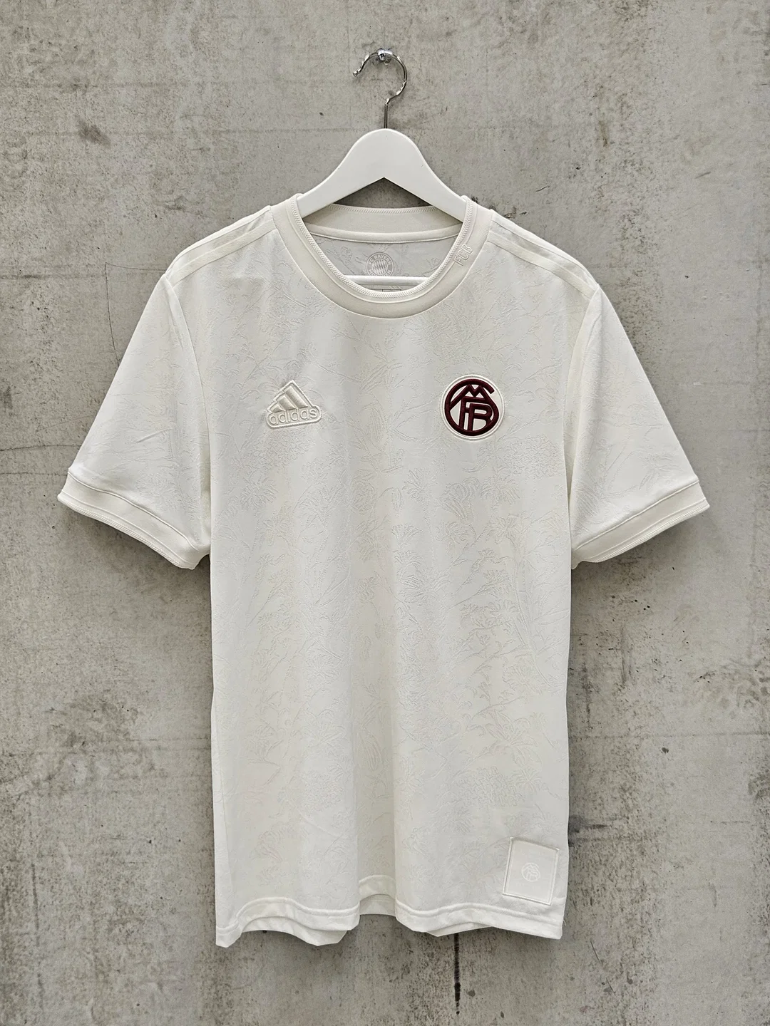Adidas FC Bayern Münchenl 3. Trikot Saison 2023/24, weiß - Gr. L – Bild 1