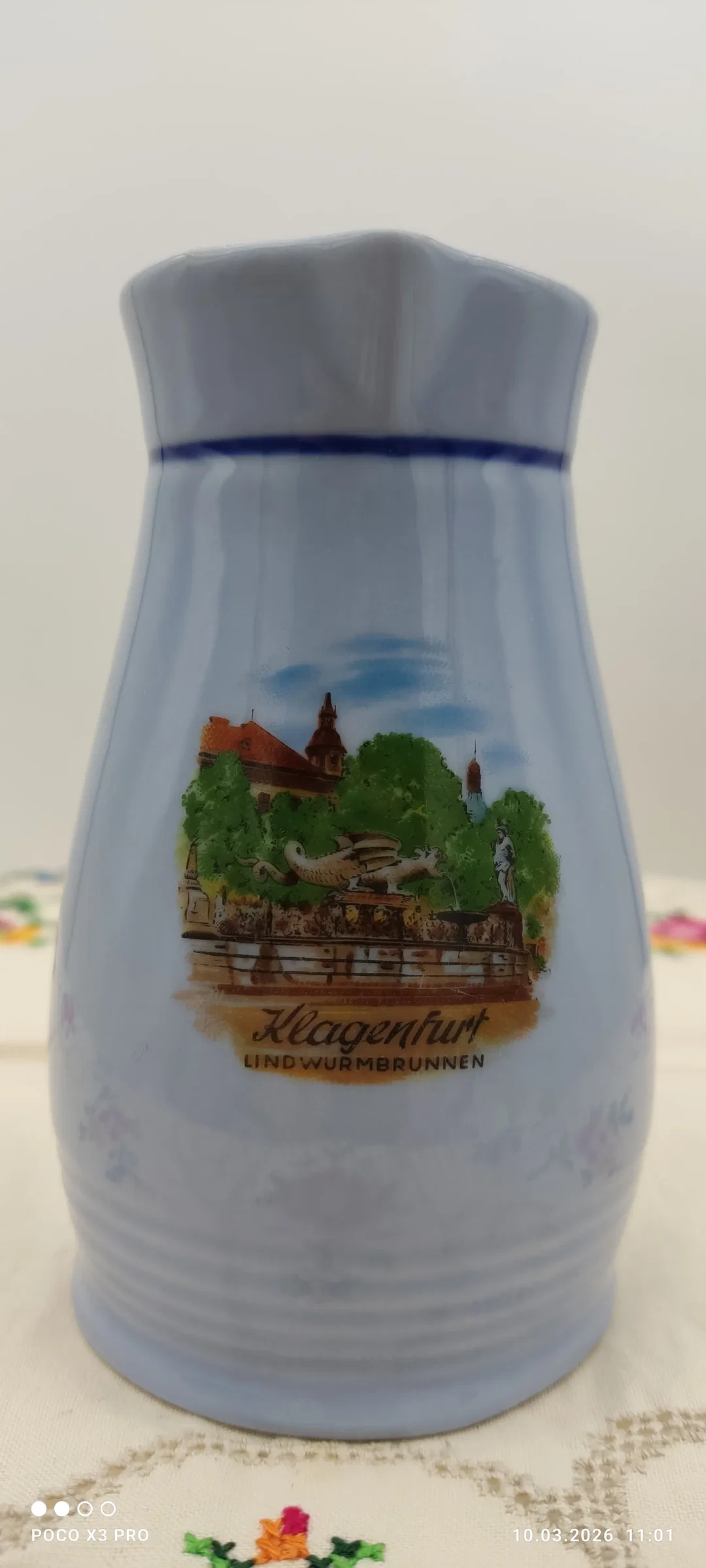 Lilien Porzellan Kleine Kanne 'Klagenfurt' Höe 12cm | Souvenir-Schatz – Bild 3