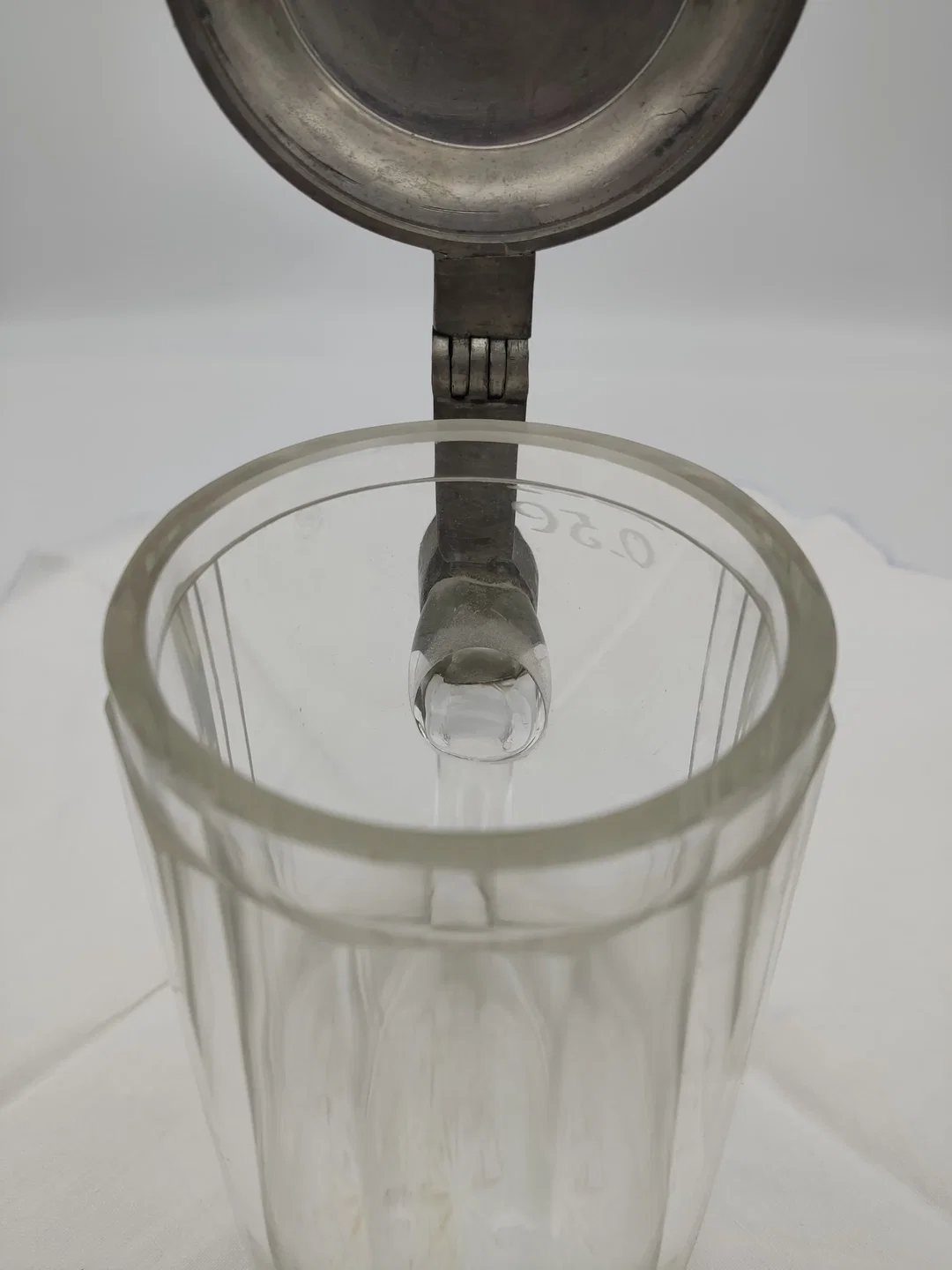 Antiker Glaskrug mit Keglerfigur und Kegel mit Kugel auf dem Zinndeckel, 0,5 Liter, ca 100 bis125 Jahre alt – Bild 4