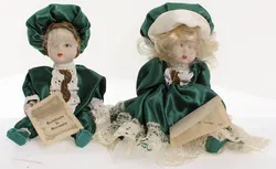 2 Porzellanpuppen auf Sofa – Certificato di Garanzia, ca. 19 cm - Bild 4