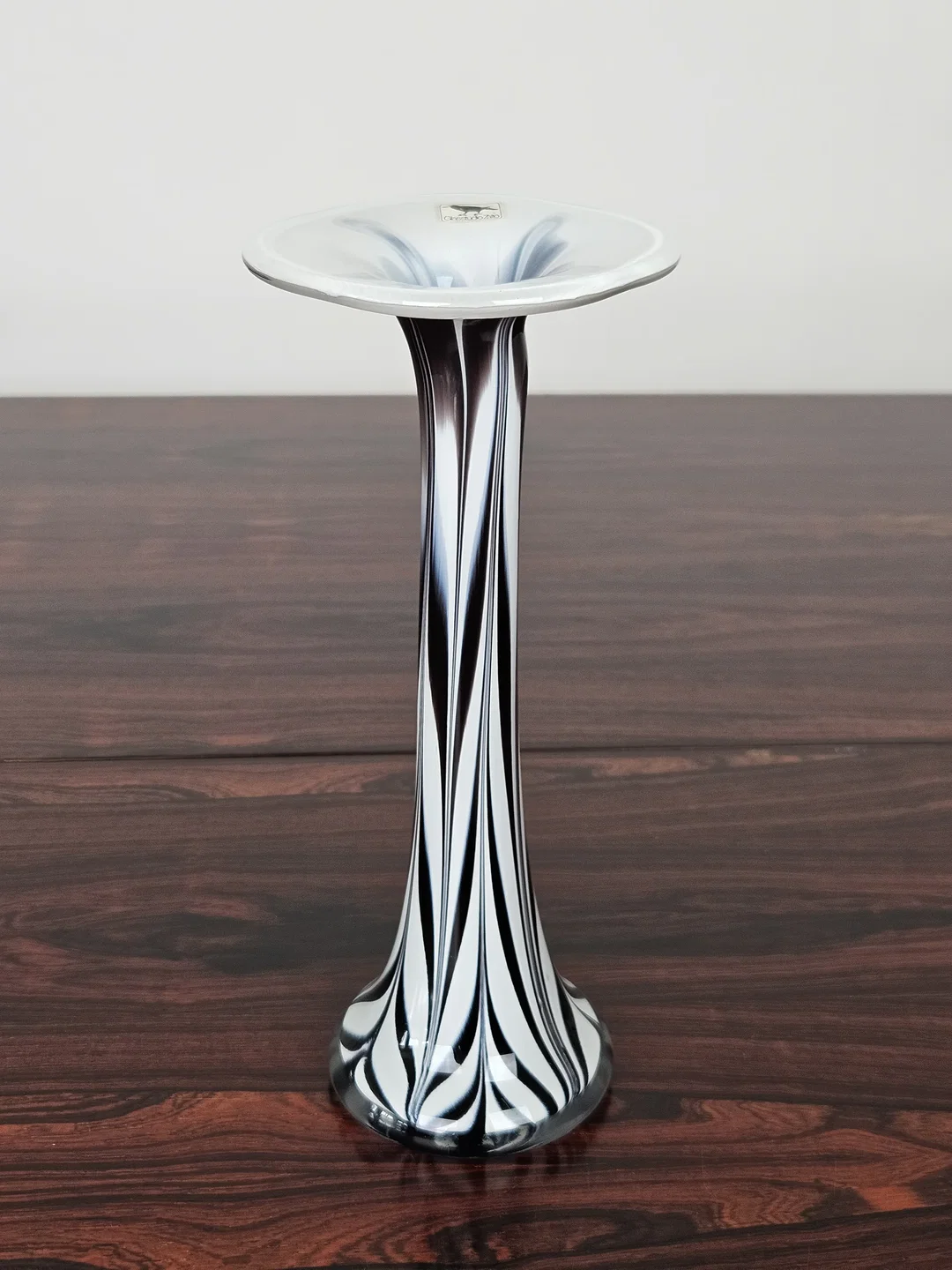 Glashütte Schwanenstadt Dekovase - schwarz/weiß marmoriert - Höhe 27 cm – Bild 2