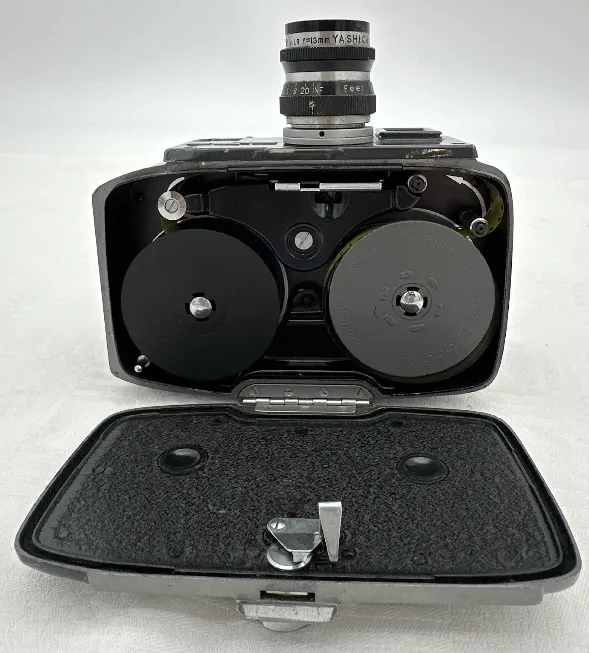 Yashica- 8 Vintage Filmkamera – Bild 4