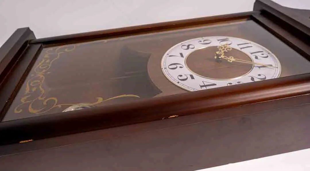Rhythm Pendelwanduhr – Bild 3
