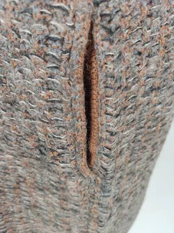 Strickkleid dreiviertelarm mit Rundhalsausschnitt, braun/schwarz meliert mit Taschen, Größe 38 (geschätzt) - Bild 3