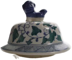 Chinesische Porzellanvase mit Deckel und Wächterlöwe – handbemalt, 35,5 cm - Bild 4