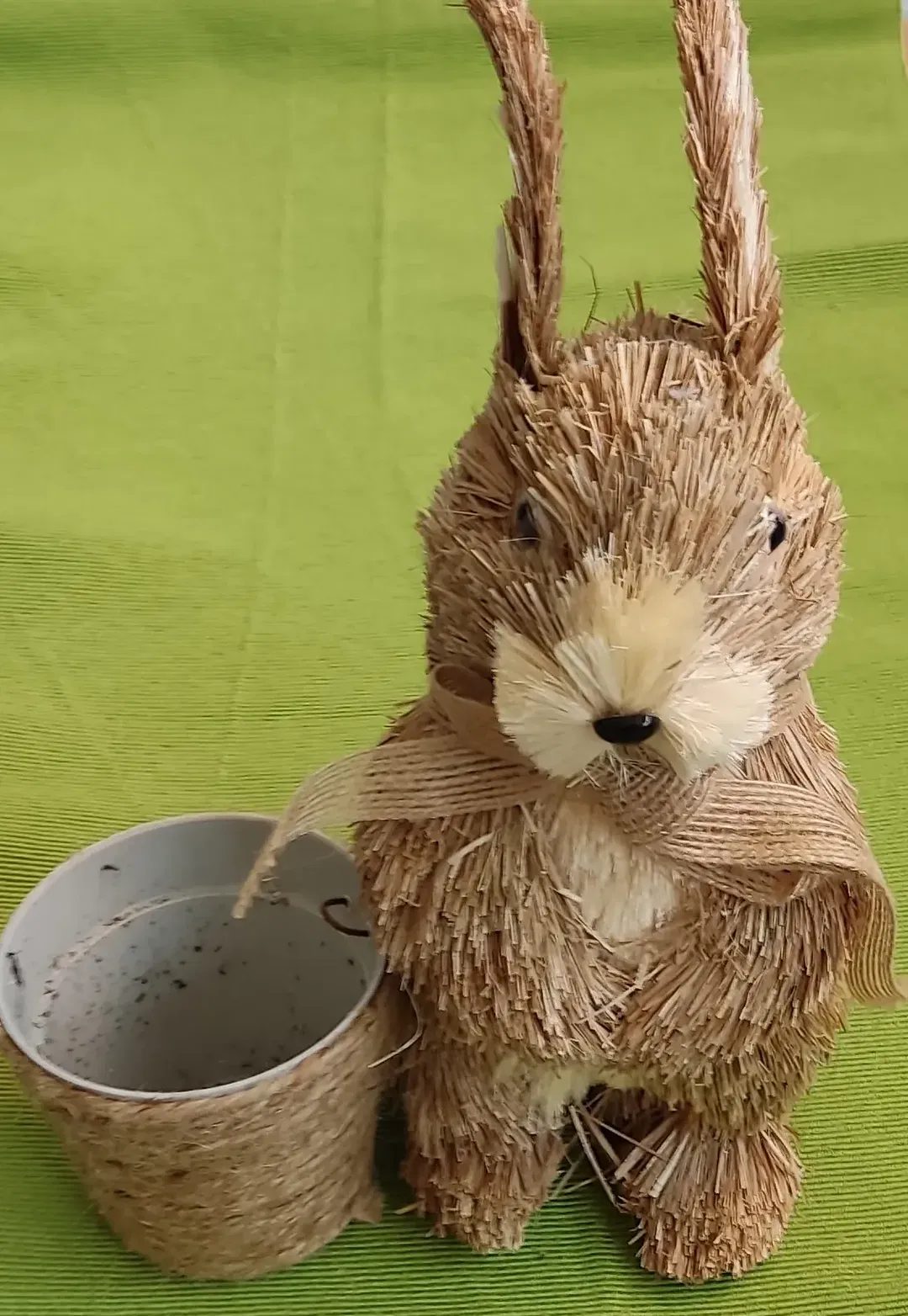 Kleiner Blumenübertopf mit Hasenfigur - Bild 4