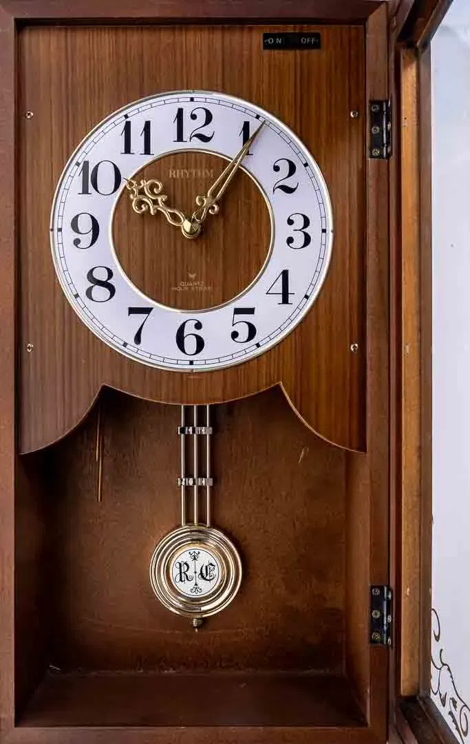 Rhythm Pendelwanduhr - Bild 1