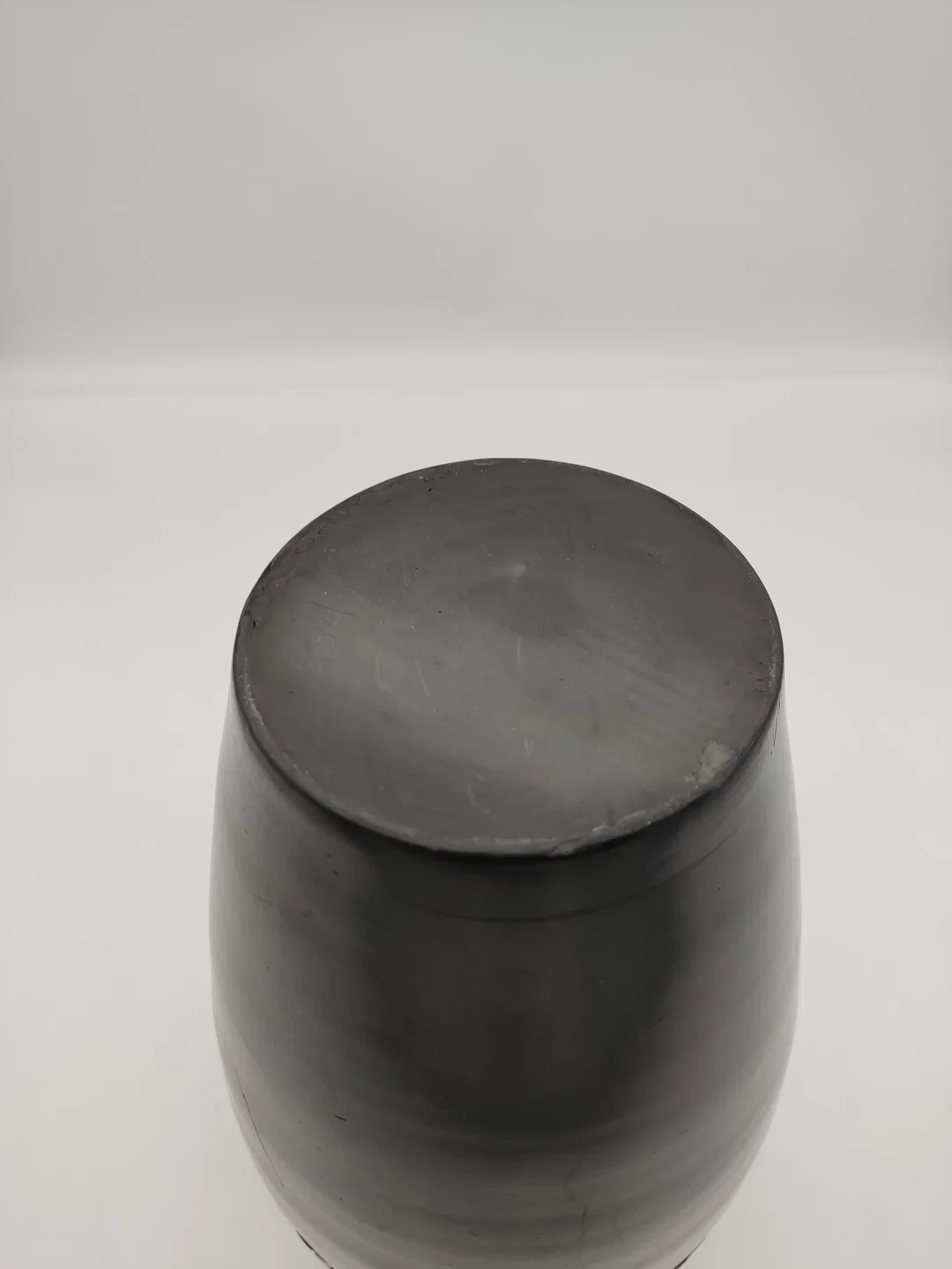 Schwarze Vintage Vase aus Ton  – Bild 4