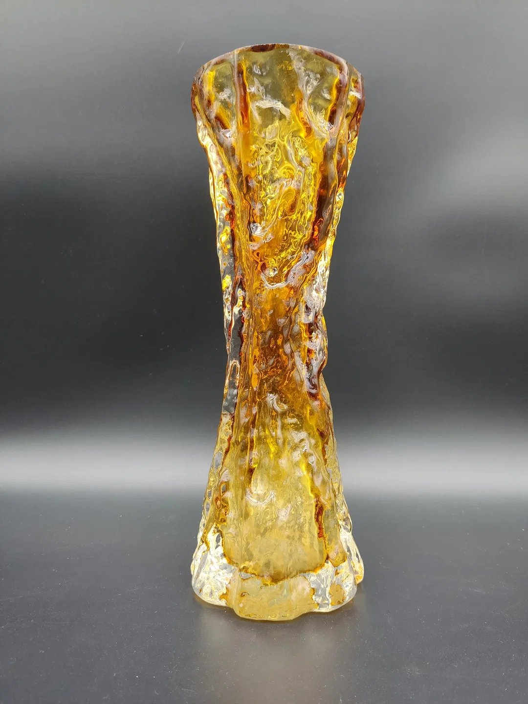 Vintage-Vase in Rindenoptik / bernsteinfarben – Bild 3