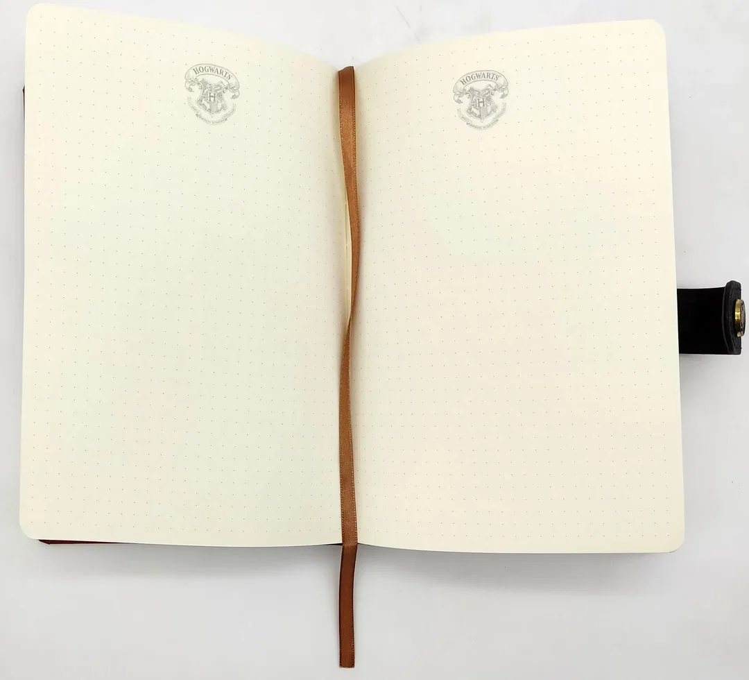 Tagebuch/ Notizbuch - HOGWARTS - kariert gepunktet mit Magnetverschluss - Wizarding World – Bild 3