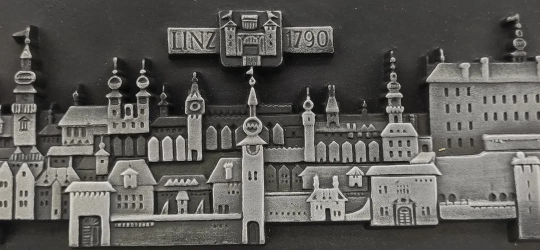Gussplatte Reliefbild "Linz 1790" Länge ca 22cm Höhe ca 9cm  – Bild 2