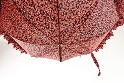 Regenschirm Damen geblumt mit Rüschen und Holzgriff - Old School - Bild 4