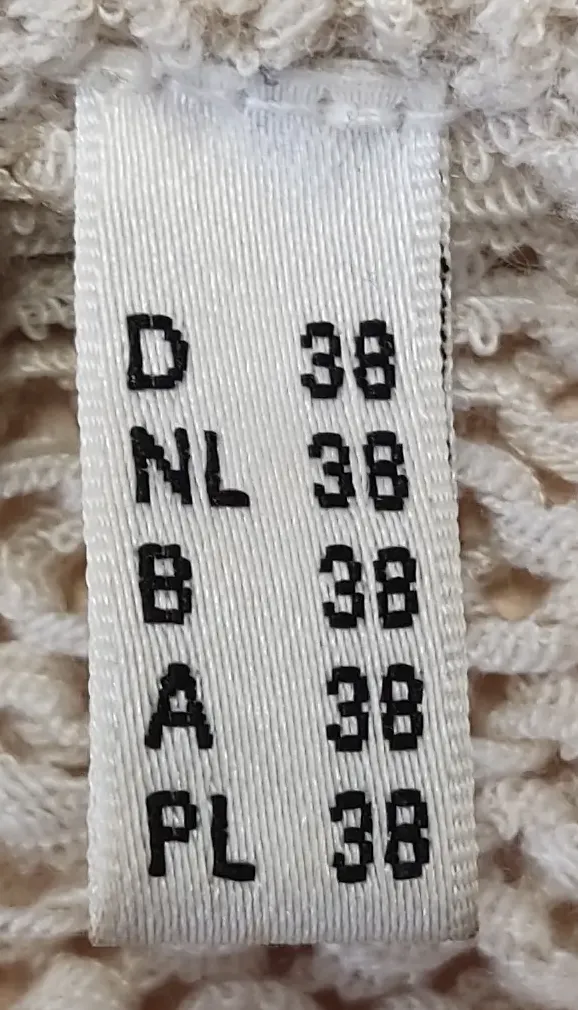 Christian Berg Damenweste beige mit Strassverziehrung Gr. M – Bild 6