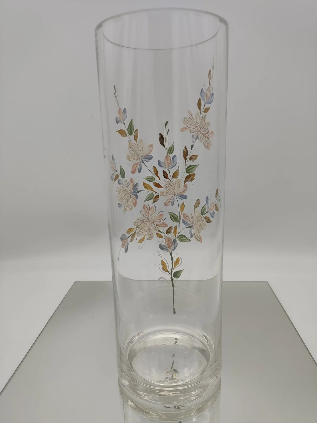 Handbemalte Glasvase Mit Blumenmotiv  | Floraler Schatz – Bild 2