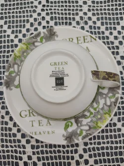 Porzellan 'Green Tee'-Set (Kanne, 3 Tassen mit Unterteller) von Paula Scaletta | Designer-Schatz – Vorschau 13