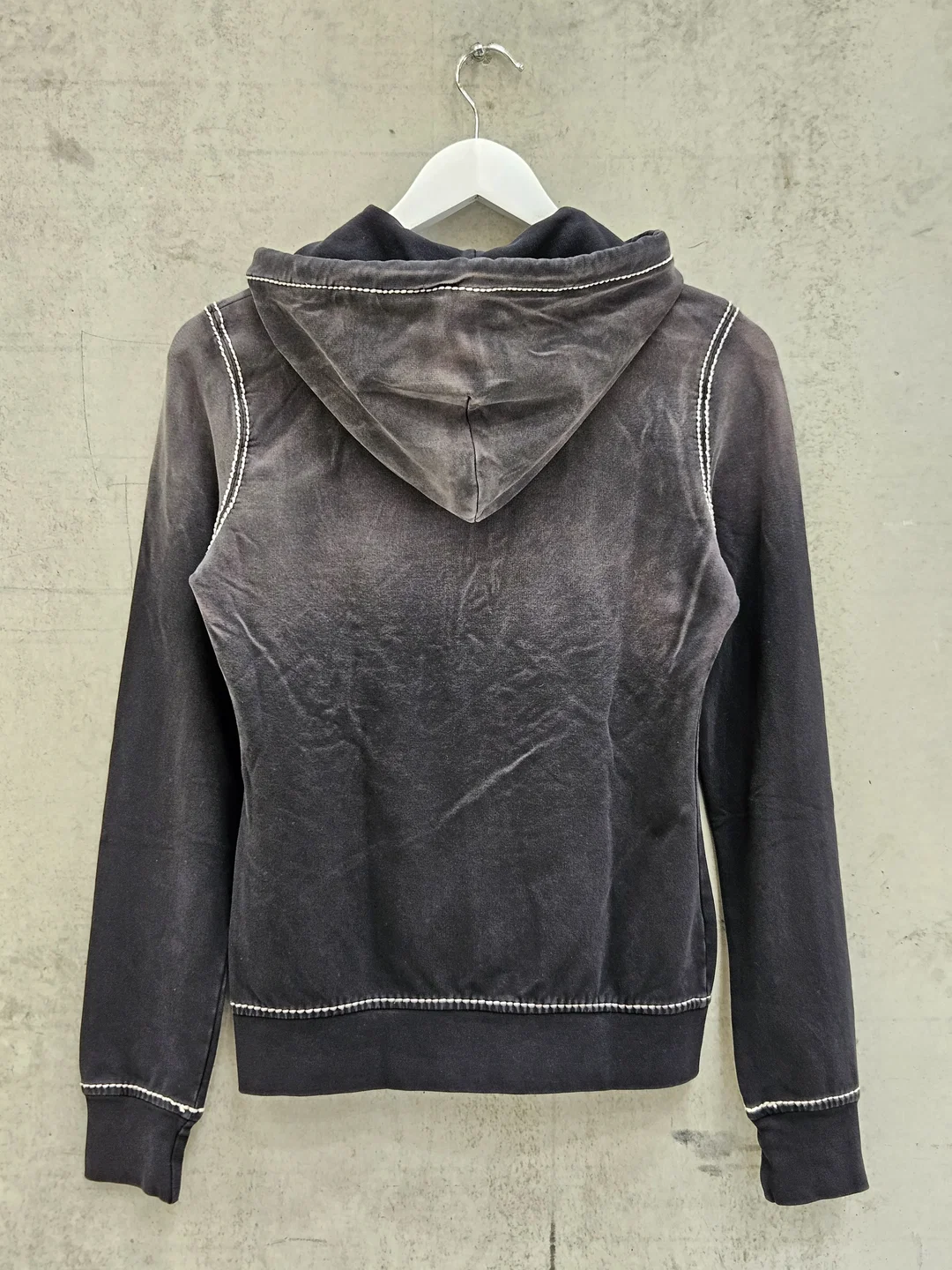 TRUE RELIGION APPAREL Y2K Damen Pullover, schwarz mit Aufdruck - Gr. S – Bild 2