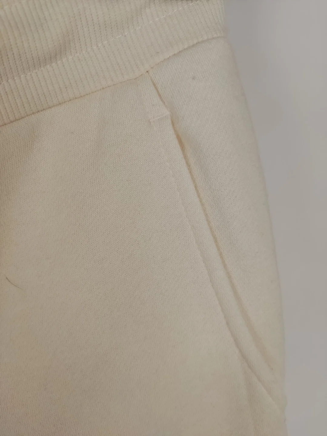 Jogginghose "Disney", lang mit Gummizugbund und Taschen, beige mit Aufdruck, Größe L – Bild 3