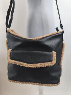 Handtasche, schwarz mit Plüsch, Winter - Bild 2