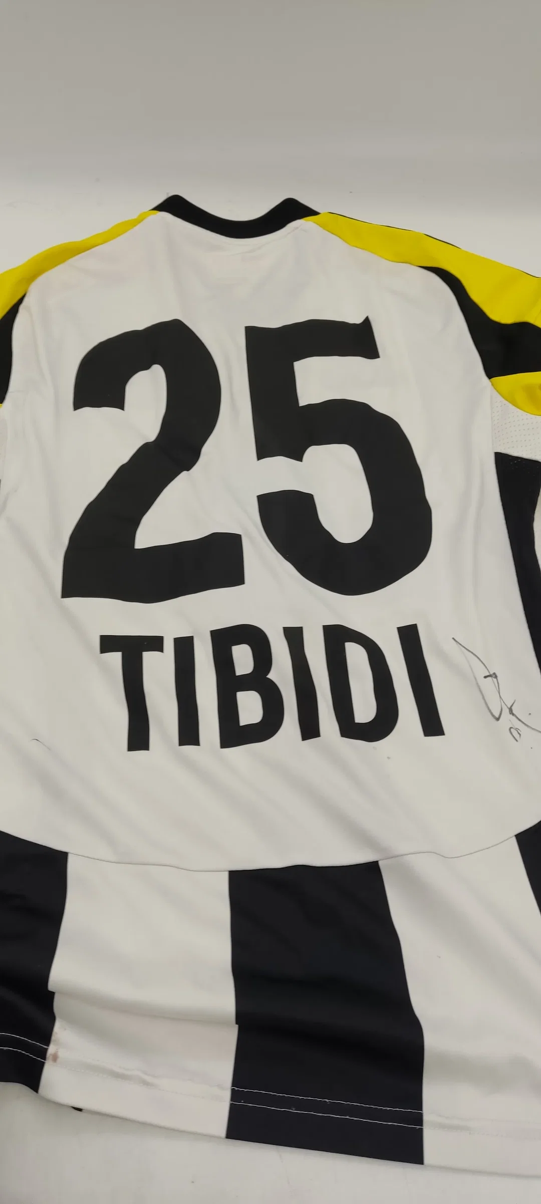 Fußballtrikot LASK Linz Nr.25 Tibidi mit Signatur Gr. S – Bild 1