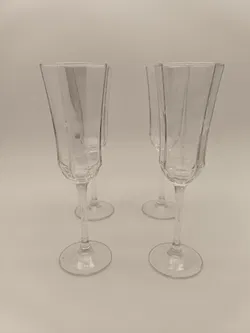 4 Sektgläser, schöner Schliff - Bild 1