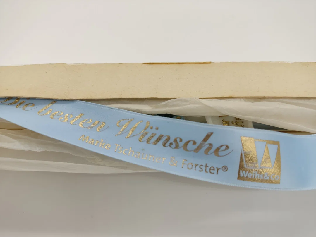 Taufkerze weiß/hellblau im Karton – Bild 2