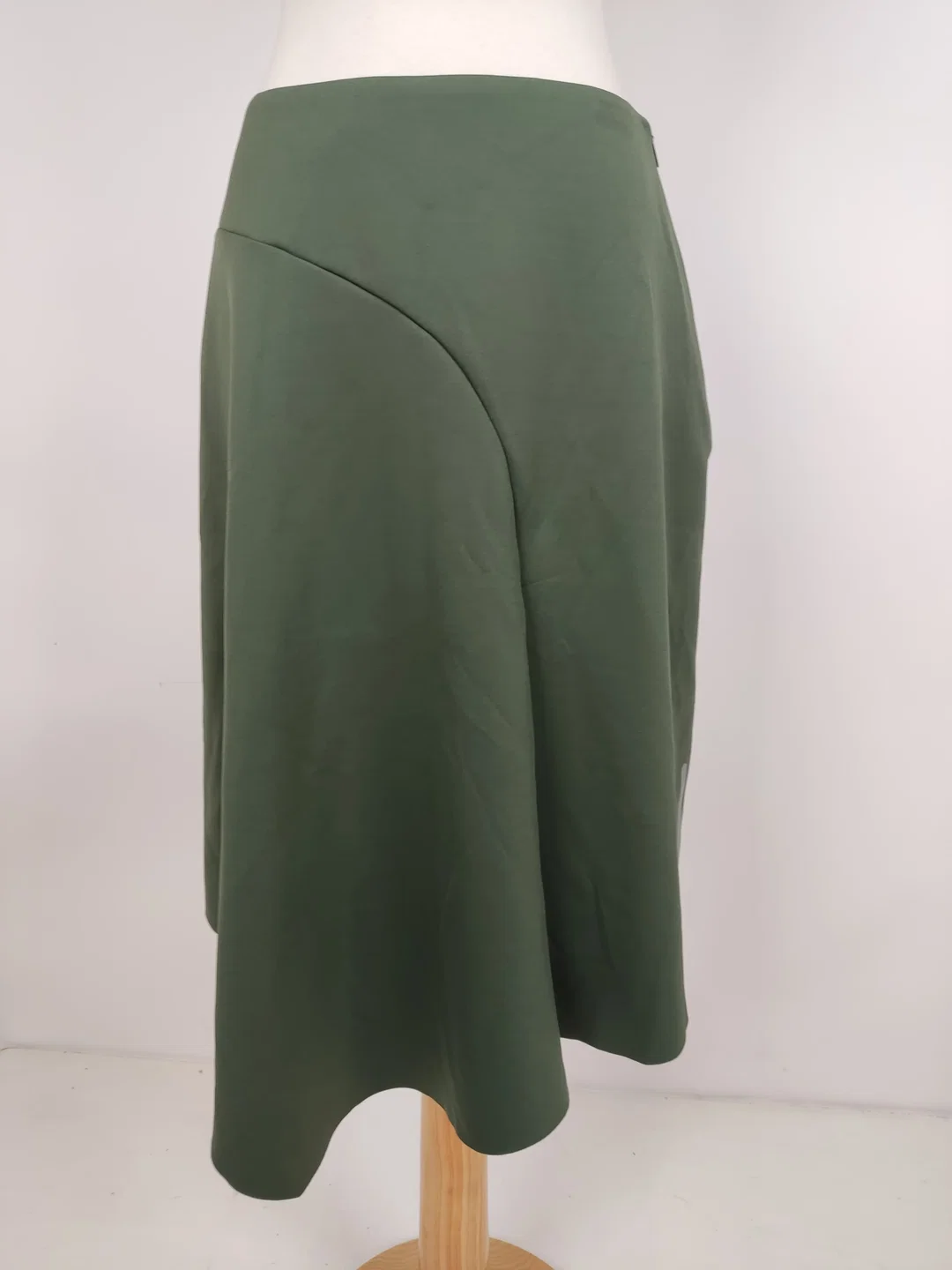 Alpha Tauri Midirock, Größe M / 38, asymmetrisch, Bundweite 70 cm Länge 53 bis 71 cm, Stoff Polyester - Bild 1