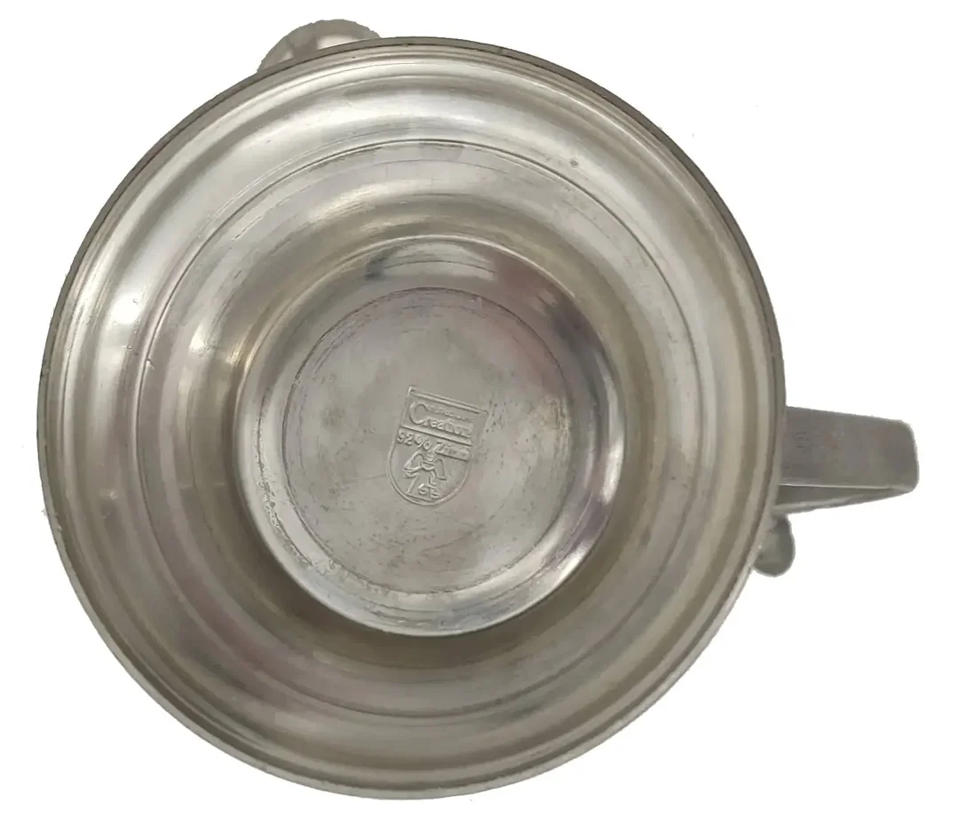  Zinnbecher Set 6-teilig von BMF (Bayerische Metallwarenfabrik) - Mittelalterliches Reliefmotiv - Reinzinn, inkl. Artina Zinnkanne mit Deckel – Bild 7