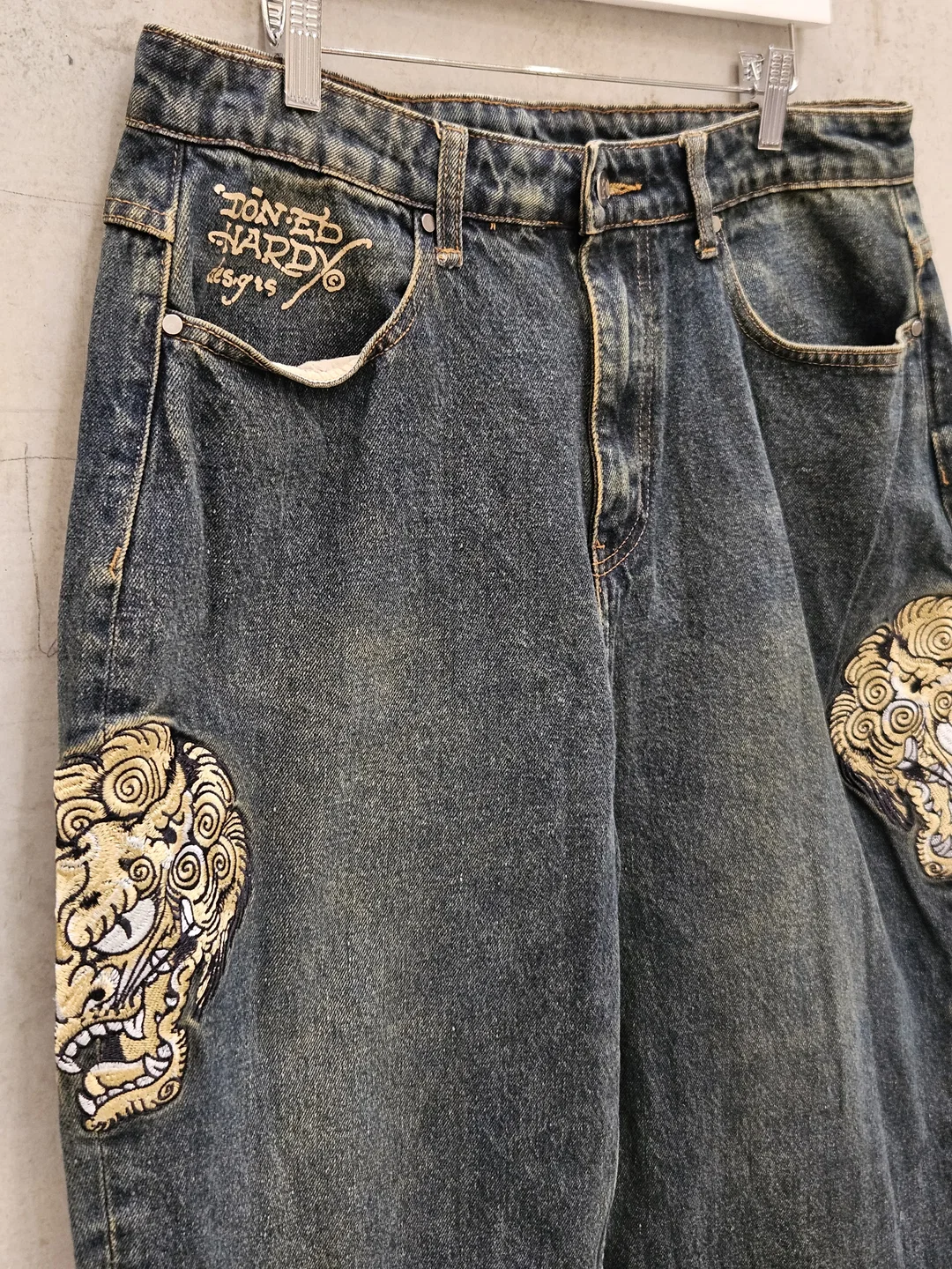 ED HARDY Y2K x URBAN OUTFITTERS Herren Jeans, blau - Gr. M – Bild 3