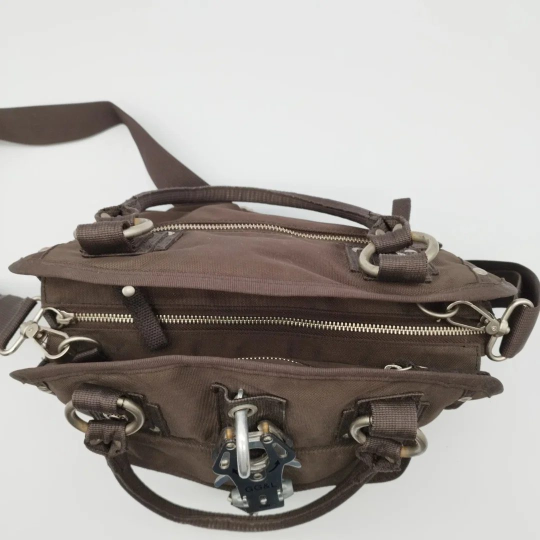 George Gina & Lucy Schultertasche Braun | Urbaner Retro-Charme – Bild 5