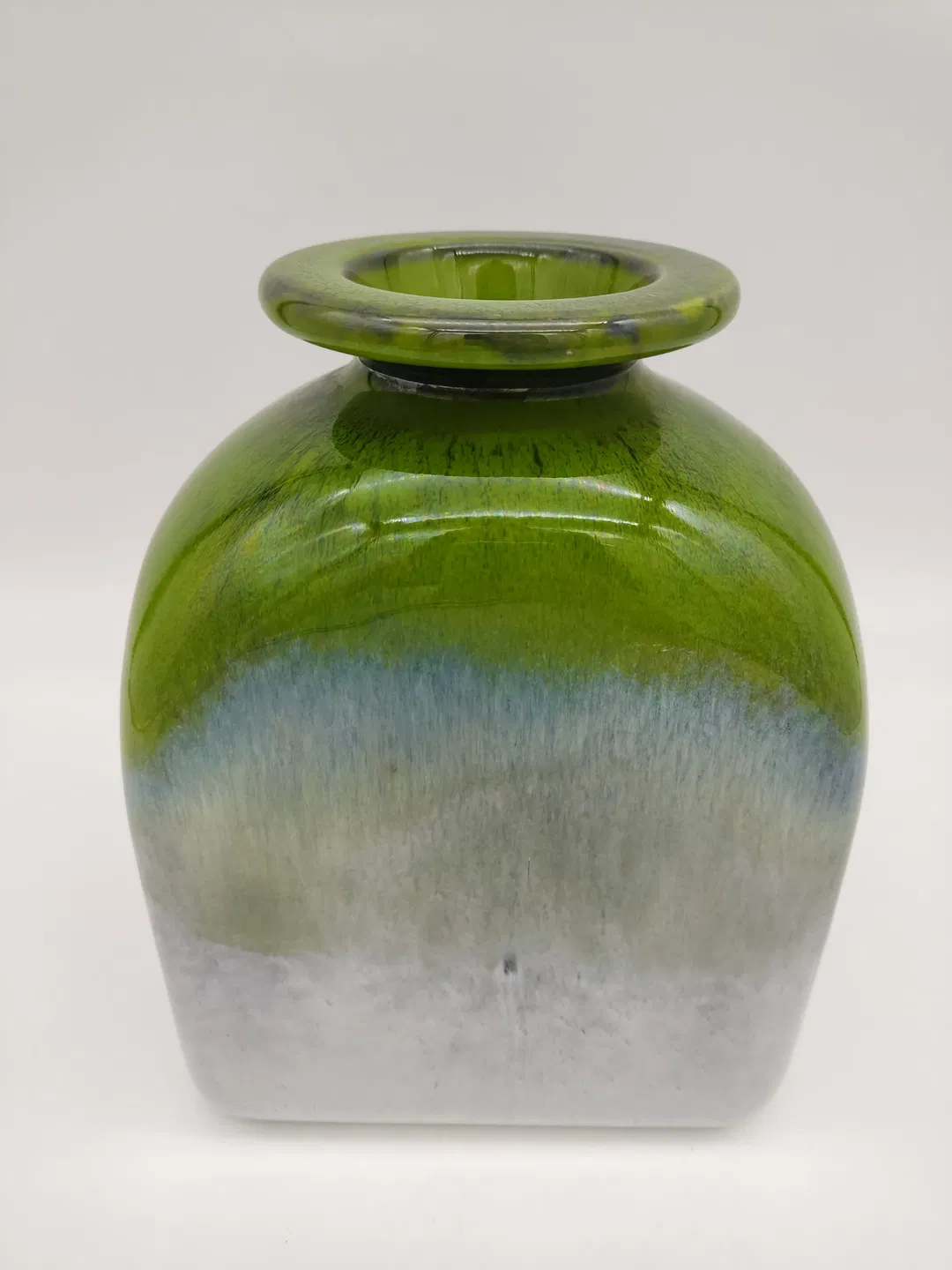Grüne Tischvase aus Ton - Bild 1