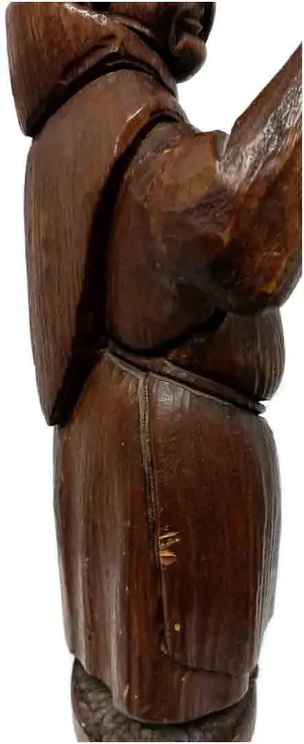 Rustikale Mönchsfigur mit Weinbecher und Fass – Bild 4