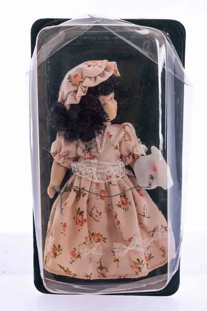  DE AGOSTINI Sammlerpuppe / Porzellanpuppe, Höhe 15cm - Bild 4