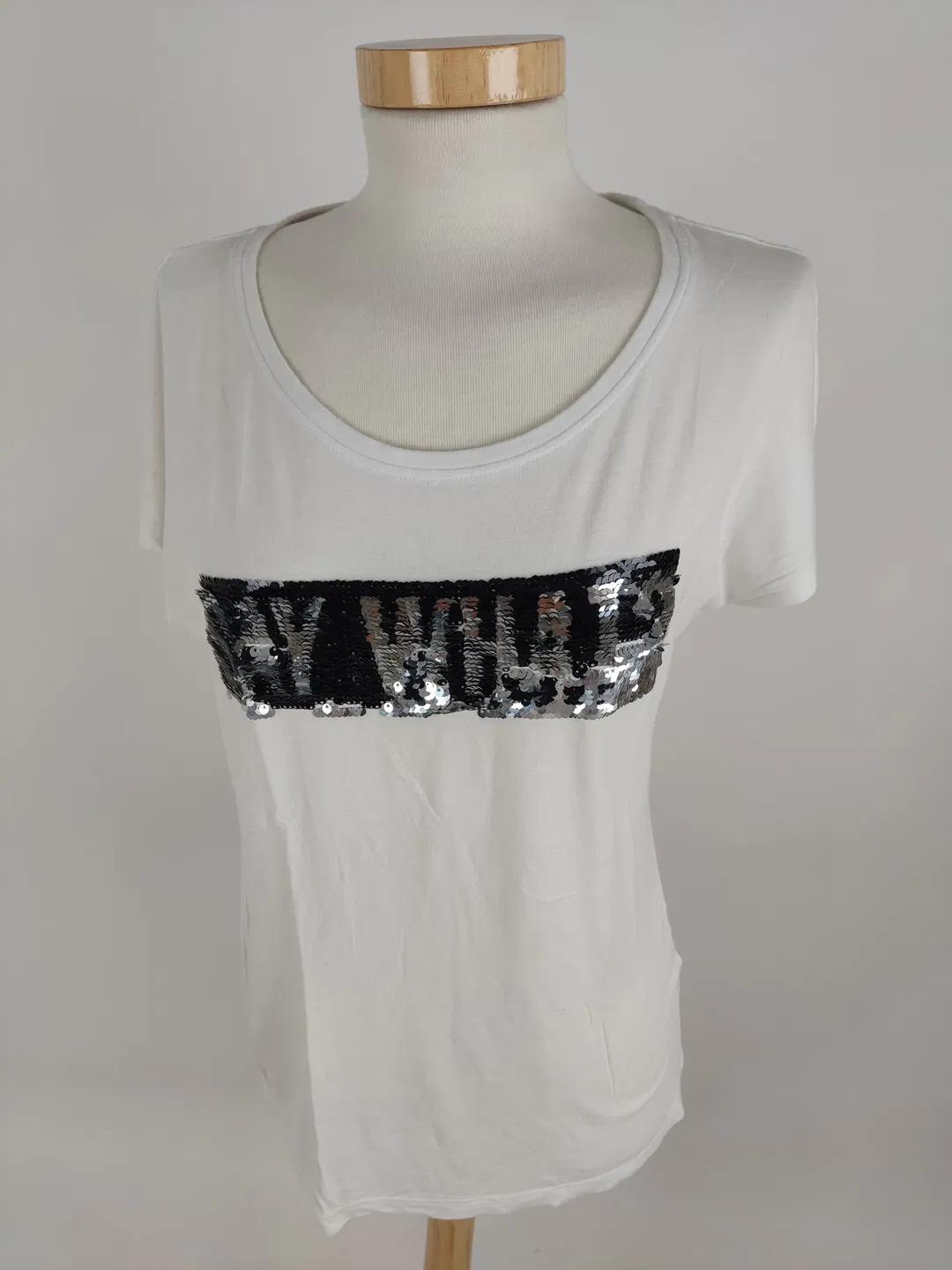 Only T-Shirt mit Pailletten, weiß, Größe M - Bild 1