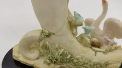 Tischuhr Ballerina mit Schwan Alabaster-Guß – Vorschau 9