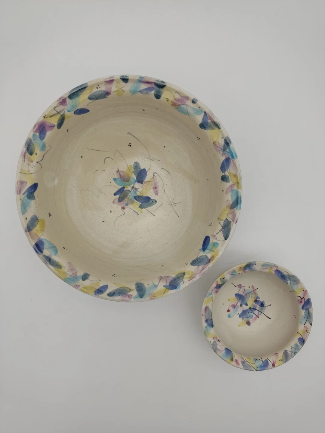 Handgefertigte und handbemalte Keramikschalen 2er Set, neuwertig und unbenutzt, D/ groß 27,5 cm, D/ klein 15 cm  – Bild 2