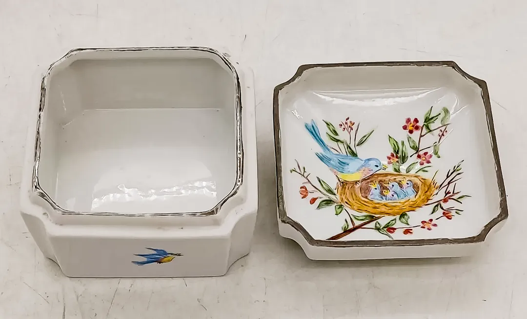 Porzellan-Dose mit Vogelmotiv & Nestdekor 8,5 x 8,5 cm – Bild 3