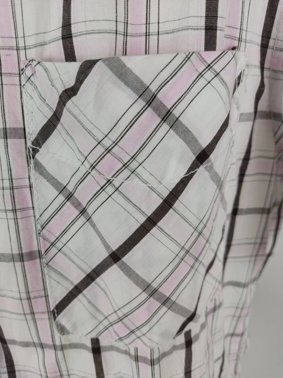Hemd "Southern Mens Wear", kurzarm mit Kragen, weiß/rosa/grau/dunkelgrau kariert, Größe M/39-40 – Bild 2