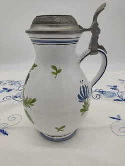 Fayence-Birnkrug mit detailreicher Vogel- und Astmalerei, handgemalt mit Zinndeckel – Vorschau 2