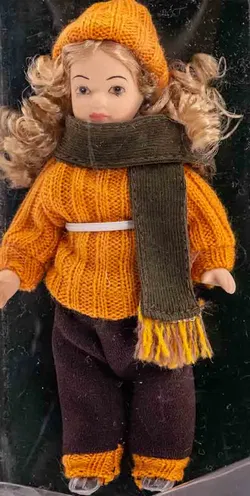 DE AGOSTINI Sammlerpuppe / Porzellanpuppe, Höhe 15cm - Bild 2