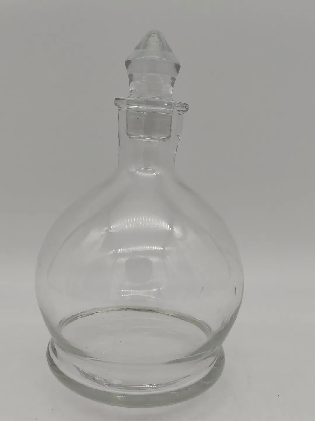 Schwenkende Glaskaraffe mit Stöpsel - Bild 4