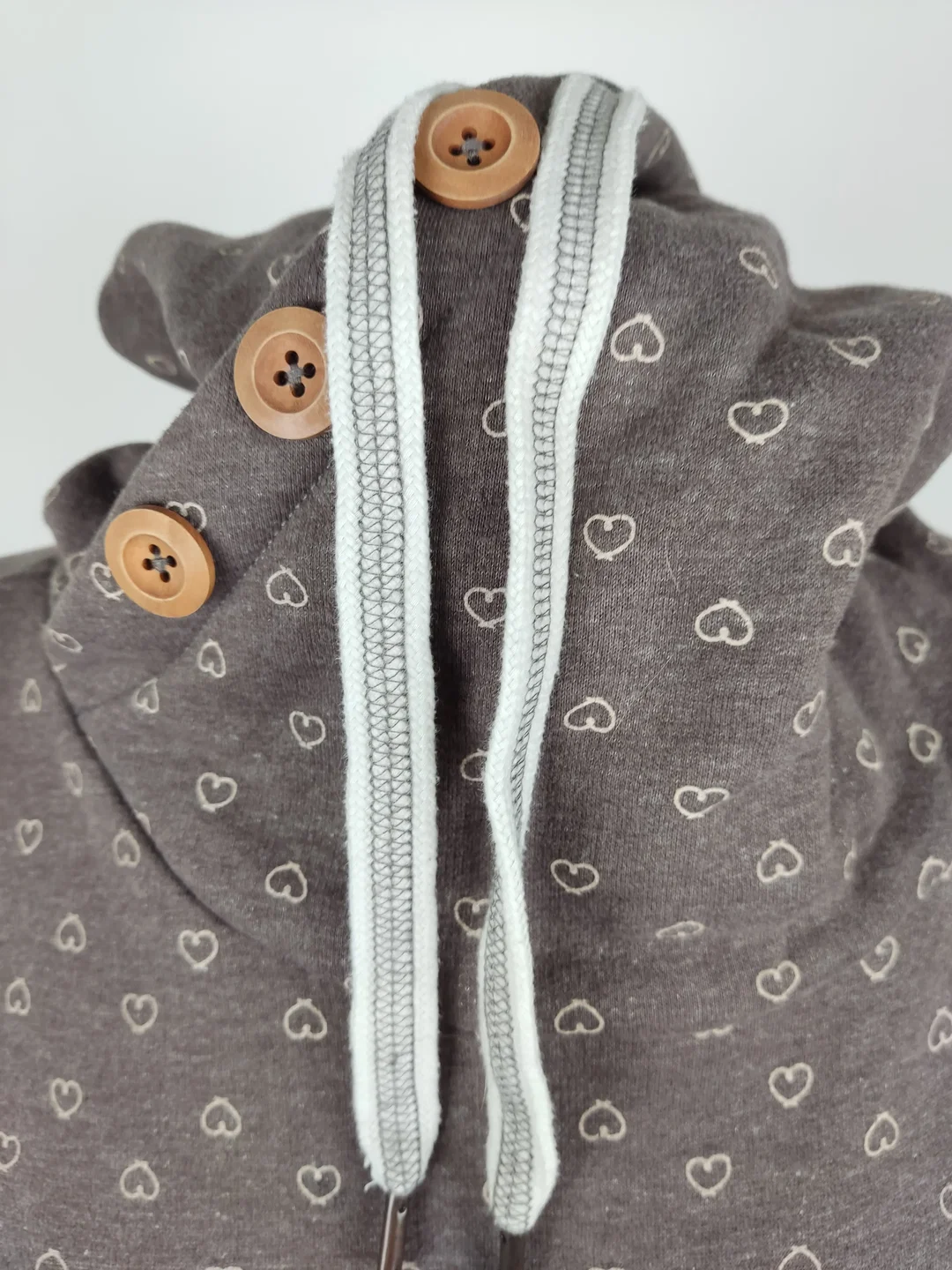 Sweater "Blind Date" langarm mit Kapuze, braun mit Aufdruck, Größe S – Bild 4